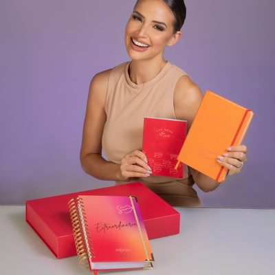 Sheldry Sáez con su Colección de Papelería Inspírate